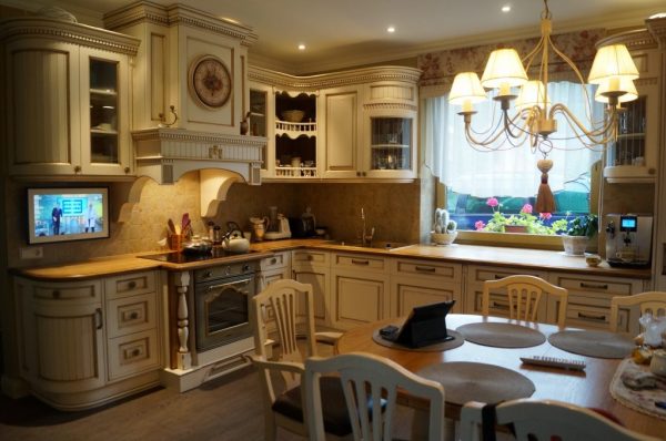 Kitchen furniture (10)
